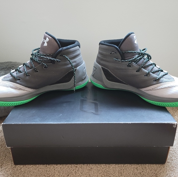 Gently used Stephen Curry 3 men's size 10.5 - Picture 7 of 11